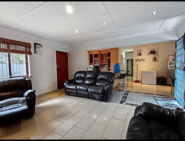 3 BEDROOM SIMPLEX FOR SALE IN AVOCA